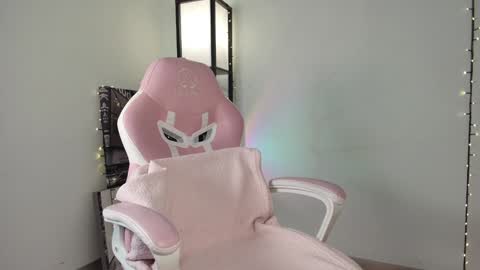 lovelycaroll online show from December 12, 2024, 9:19 am