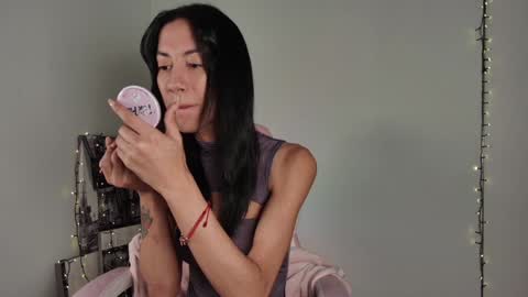 lovelycaroll online show from January 18, 2025, 8:10 am