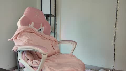 lovelycaroll online show from January 18, 2025, 11:11 am