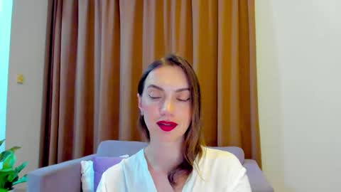 Mia online show from October 20, 2025, 10:38 am
