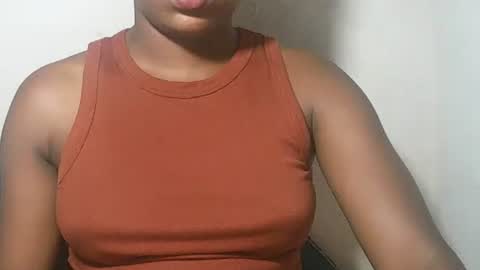 lovelylarra online show from February 18, 2026, 6:48 pm