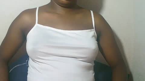 lovelylarra online show from February 22, 2026, 8:18 pm