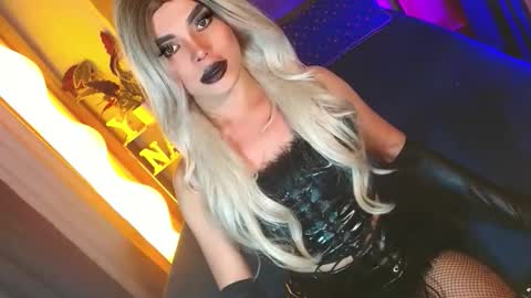 lovelymiss_shyna11 online show from April 10, 2026, 9:47 am