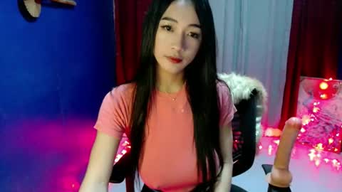 Snapshot of lovelypetite143 chatting on May 6, 2026, 10:20 am lovelypetite143 online show from May 6, 2026, 10:20 am