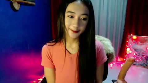 Snapshot of lovelypetite143 chatting on May 23, 2026, 2:43 pm lovelypetite143 online show from May 23, 2026, 2:43 pm