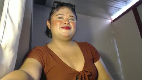 Snapshot of lovelypinaychubsx chatting on December 30, 2024, 3:47 am lovely online show from December 30, 2024, 3:47 am