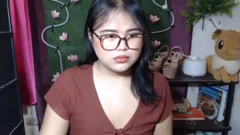 Snapshot of lovelypinaychubsx chatting on September 28, 2025, 3:12 am lovely online show from September 28, 2025, 3:12 am