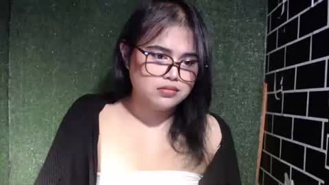 Snapshot of lovelypinaychubsx chatting on September 28, 2025, 7:08 pm lovely online show from September 28, 2025, 7:08 pm