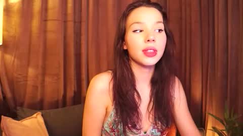 Snapshot of lovepilll_ chatting on September 28, 2025, 7:19 pm TakeUrPill online show from September 28, 2025, 7:19 pm