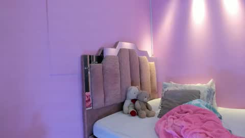 L O V E  online show from February 1, 2026, 11:53 am