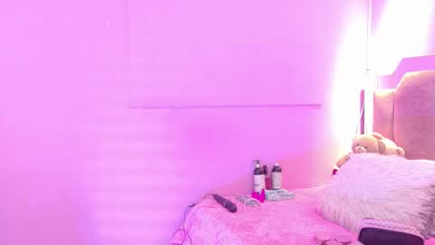 L O V E  online show from March 8, 2026, 11:58 am