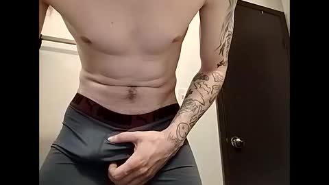 Snapshot of loverboy4411 chatting on March 26, 2026, 9:15 am loverboy4411 online show from March 26, 2026, 9:15 am