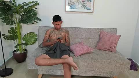 LILLY AND TRAVIS  online show from February 9, 2026, 11:20 pm