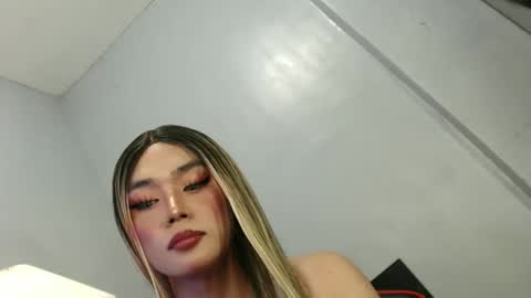 Snapshot of lovers_moon22 chatting on October 15, 2025, 1:11 pm lovers moon22 online show from October 15, 2025, 1:11 pm