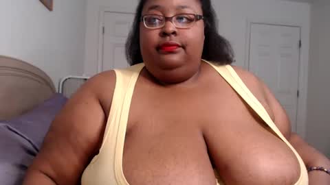 Snapshot of loves_aura chatting on December 10, 2024, 2:05 am Alyson online show from December 10, 2024, 2:05 am