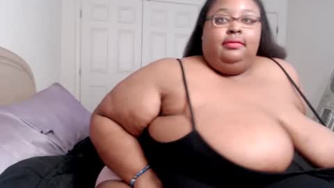 Snapshot of loves_aura chatting on January 21, 2025, 1:39 am Alyson online show from January 21, 2025, 1:39 am