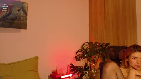 Snapshot of loveskingdom chatting on May 1, 2026, 11:09 pm LovesKingdom online show from May 1, 2026, 11:09 pm