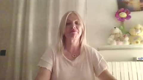 Marlyn online show from May 2, 2026, 7:19 pm