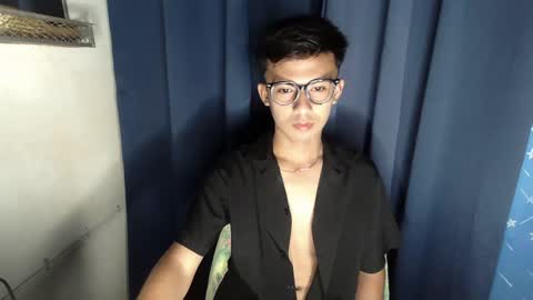 lovetosuckxox online show from February 19, 2025, 11:49 am