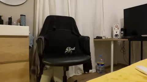 loveweed22 online show from April 1, 2026, 6:38 pm