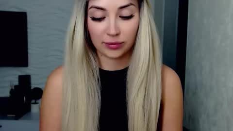 Rosie  online show from April 4, 2026, 4:59 pm