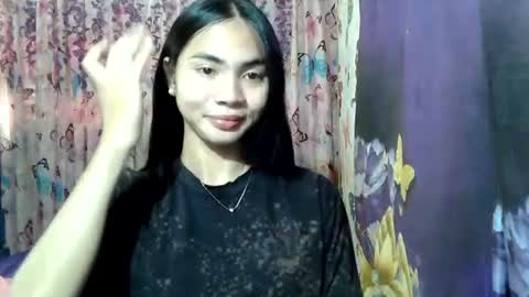 Snapshot of loving_rhean chatting on August 5, 2026, 3:20 am loving_rhean online show from August 5, 2026, 3:20 am