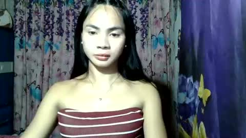 Snapshot of loving_rhean chatting on August 6, 2026, 12:29 pm loving_rhean online show from August 6, 2026, 12:29 pm