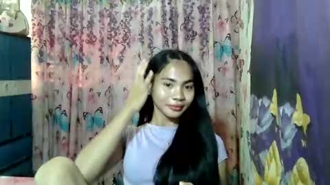 Snapshot of loving_rhean chatting on August 7, 2026, 2:02 am loving_rhean online show from August 7, 2026, 2:02 am
