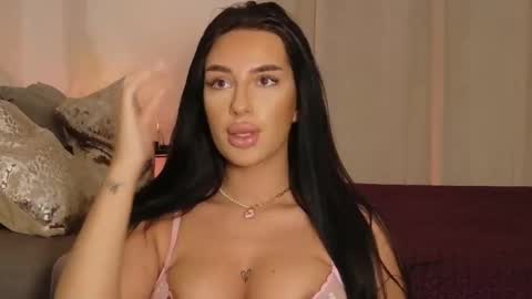 Luana Dess online show from March 17, 2026, 11:30 pm