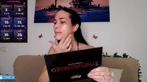 luara_ online show from January 13, 2026, 12:32 pm