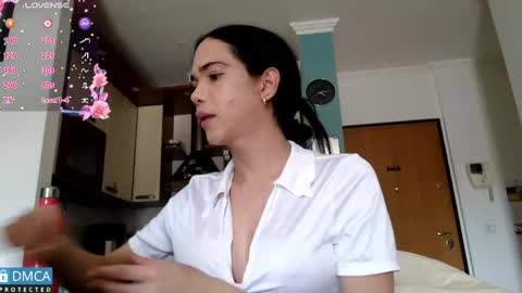 Snapshot of luara_ chatting on May 21, 2026, 2:13 pm luara_ online show from May 21, 2026, 2:13 pm