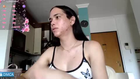 Snapshot of luara_ chatting on June 15, 2026, 10:06 am luara_ online show from June 15, 2026, 10:06 am