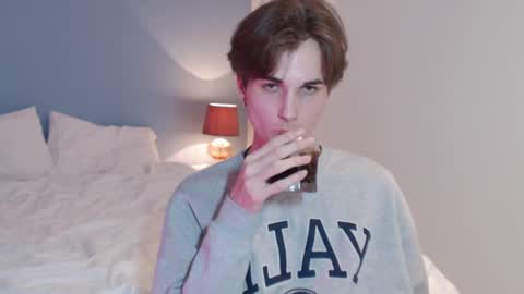 lucacharm online show from December 22, 2024, 10:25 pm