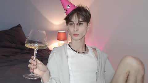 lucacharm online show from January 19, 2025, 9:02 pm