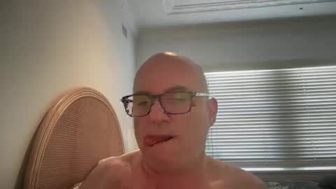 Snapshot of lucas10004 chatting on December 20, 2024, 12:08 am lucas10004 online show from December 20, 2024, 12:08 am