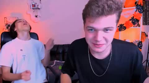 lucas_long_ online show from November 3, 2025, 7:48 pm