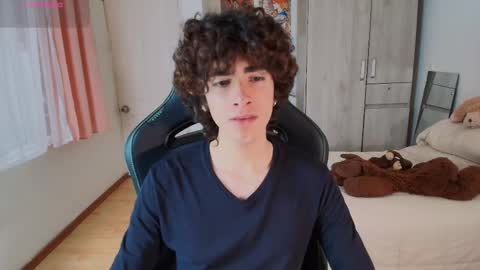 lucas_xo online show from December 21, 2025, 9:22 pm