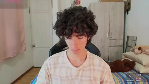 lucas_xo online show from April 12, 2026, 5:56 am