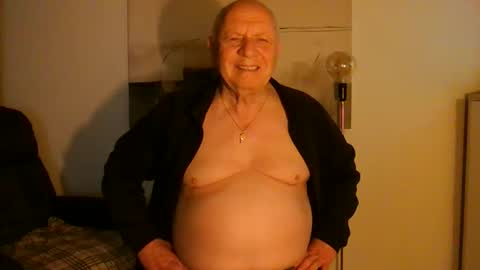 lucbottom031249 online show from April 15, 2026, 7:10 pm