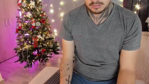 Snapshot of luci_fer15 chatting on December 14, 2024, 1:39 am Luci y Fer online show from December 14, 2024, 1:39 am