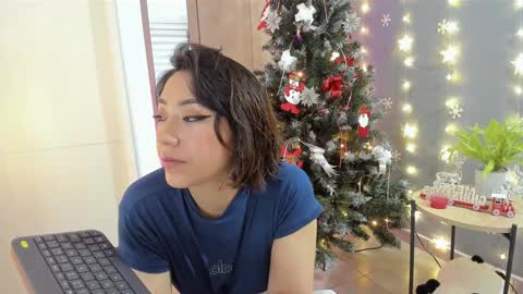Snapshot of luci_fer15 chatting on December 15, 2024, 1:02 am Luci y Fer online show from December 15, 2024, 1:02 am