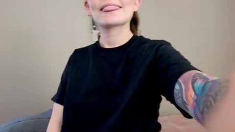 Snapshot of luci_fer15 chatting on March 12, 2025, 11:54 pm Luci y Fer online show from March 12, 2025, 11:54 pm