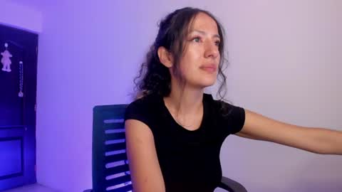 Snapshot of lucia_fuster chatting on July 10, 2026, 1:43 am Lucia online show from July 10, 2026, 1:43 am