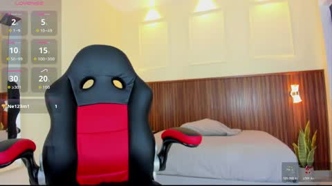 Snapshot of lucia_khan chatting on May 12, 2026, 7:33 pm L u c i a online show from May 12, 2026, 7:33 pm