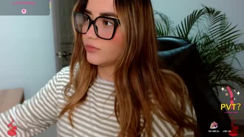 Snapshot of lucia_star_ chatting on April 21, 2026, 10:01 pm lucia star online show from April 21, 2026, 10:01 pm