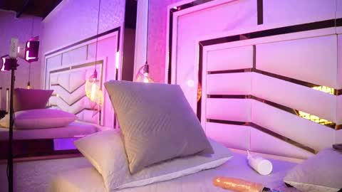 luciana_agudelo online show from April 8, 2026, 7:14 pm