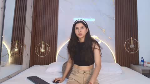 Snapshot of lucianasmith_ chatting on January 29, 2025, 11:41 am Luci online show from January 29, 2025, 11:41 am