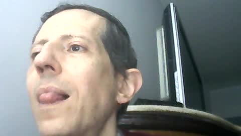 Snapshot of lucianoaxel chatting on August 4, 2026, 10:12 pm Luciano online show from August 4, 2026, 10:12 pm