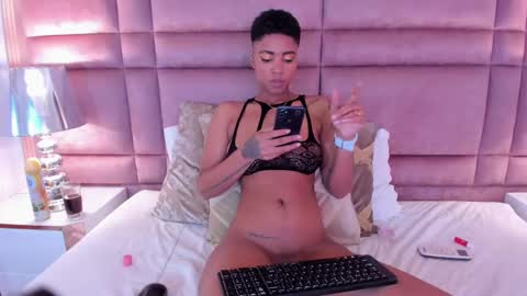 Snapshot of luciawallace chatting on February 19, 2025, 2:33 am lucia wallace online show from February 19, 2025, 2:33 am