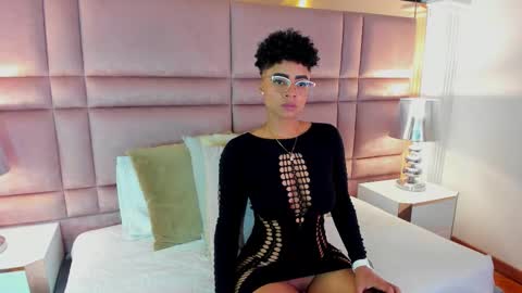 Snapshot of luciawallace chatting on September 15, 2025, 10:43 pm lucia wallace online show from September 15, 2025, 10:43 pm